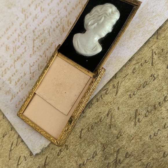 Antique White & Black Cameo Photo Frame Necklace with Photo Lady - Picture 11 of 12